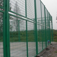 体育场铁丝网球场围栏足球护栏网菱形勾花网篮球场包塑隔离围网