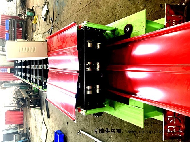 邱县中国河北华泰压瓦机设备有限公司☎15833768669手持小型切割彩钢复合板机