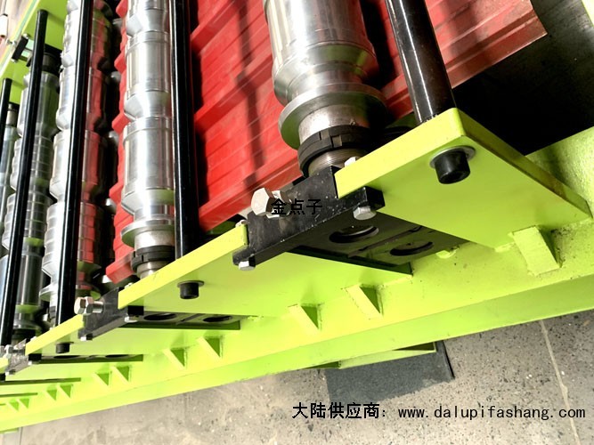 压板机加工复合板☎13932755070庆安县沧州红旗压瓦机设备有限公司