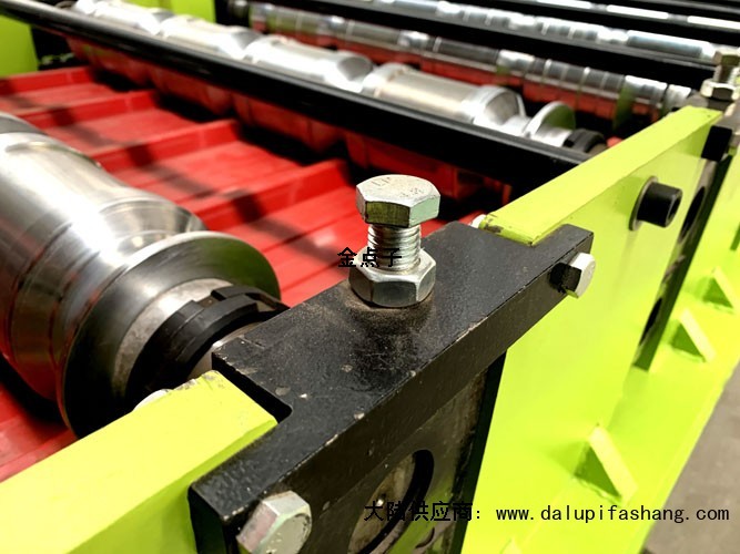千阳县沧州红旗压瓦机设备有限公司☎13833981599聚氨酯岩棉复合板机
