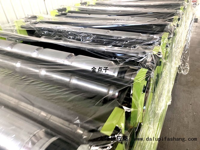 中国河北华泰压瓦机设备有限公司☎13833790372宝鸡市太白县发泡卷材复合板机
