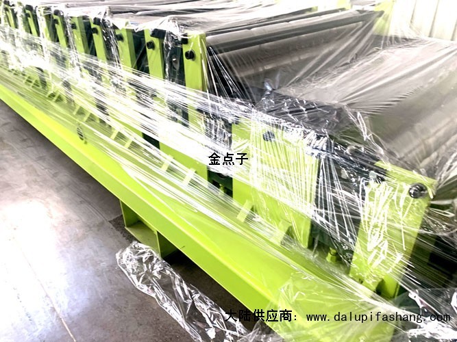 中国华泰压瓦机设备有限公司江苏省泰州市高港区☎13803250766聚氨酯发泡复合板机