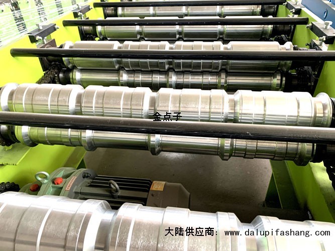 中国泊头华泰压瓦机设备有限公司新疆塔城地区塔城市☎13722767399自动岩棉复合板机