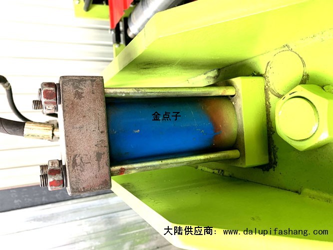 平阳县中国河北红旗压瓦机设备有限公司☎13831776366韶关彩钢压瓦机设备