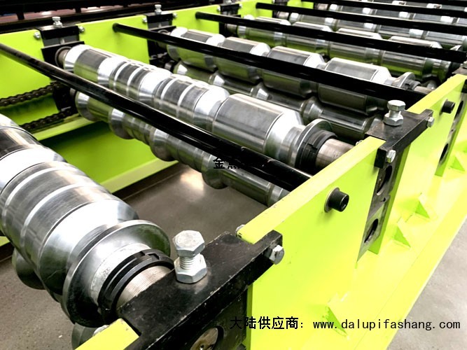 河南平顶山市郏县中国沧州华泰压瓦机设备有限公司☎13833790372立式复合板机