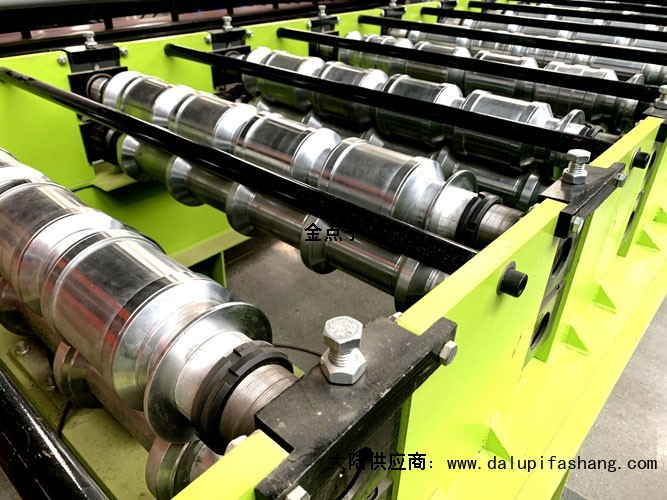 中国河北红旗压瓦机设备有限公司黑龙江省☎13831776366新式岩棉板复合板机
